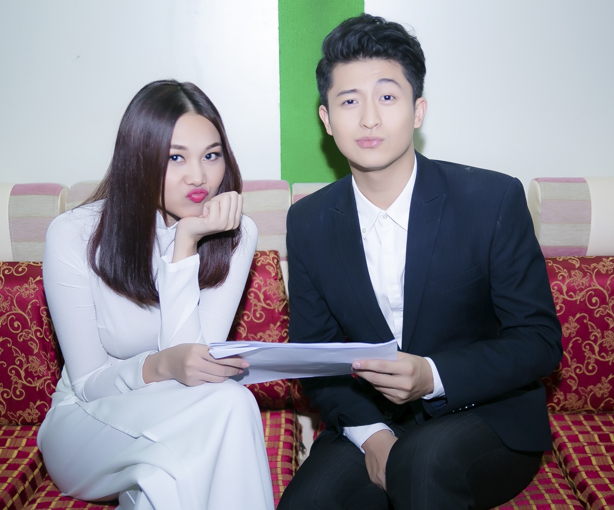 Thanh Hang dien ao dai duyen dang ben Harry Lu hinh anh