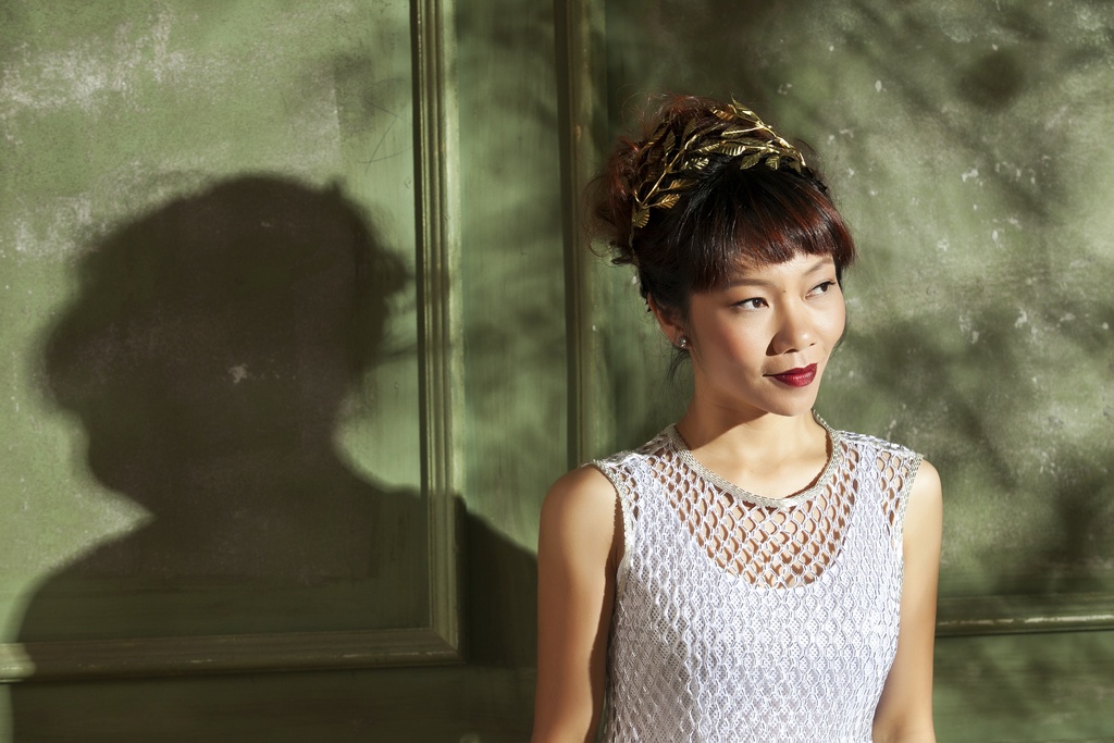 Ha Tran quyen ru khan gia bang nhac xua hinh anh