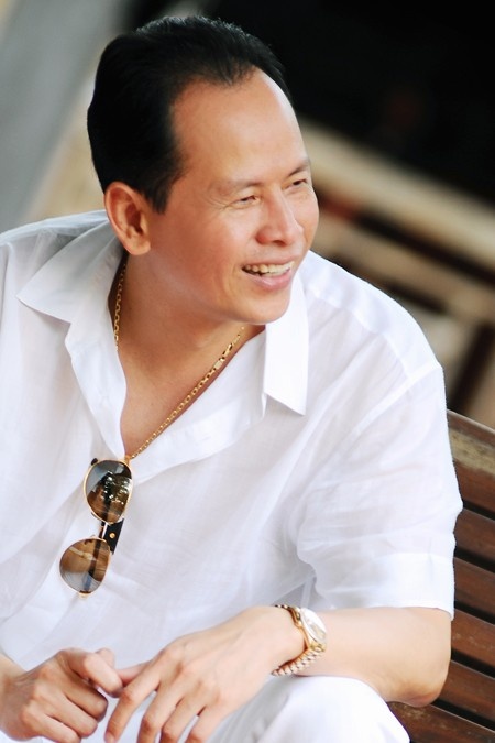 Ông Nguyễn Quang Minh - tổng giám đốc công ty Cát Tiên Sa - từng gây xôn xao dư luận khi trải qua 3 đời vợ trong 3 năm liên tiếp. 