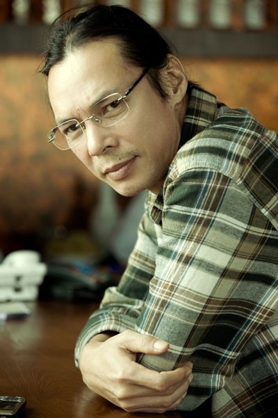 Đạo diễn Trần Lực có gương mặt lãng tử và là một nghệ sĩ tài năng của nền điện ảnh Việt Nam, nhưng anh lại lận đận trong chuyện tình cảm.