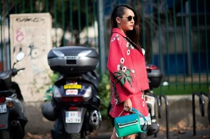 Cac thoi quen mua sam nhanh khien ban can tui hinh anh