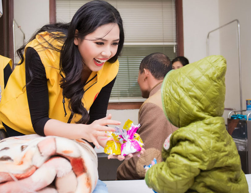 Nguyen Thi Loan rang ro trong ngay hoi hien mau hinh anh