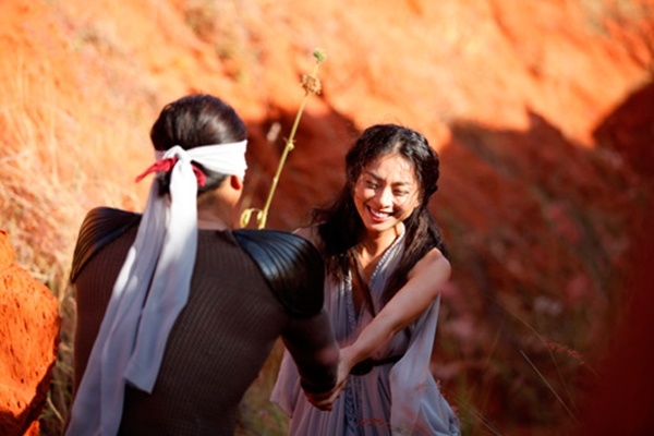 Cảnh quay rất lãng mạn của “đả nữ” Ngô Thanh Vân  (vai Ánh) và Dustin Nguyễn (vai Đạo) trong phim Lửa Phật.