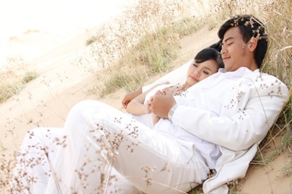  Để có được cảnh quay đẹp như mơ này cho phim Tóc rối, Midu và Tuấn Tú đã phải lăn lộn giữa cái nắng gay gắt của Phan Thiết.