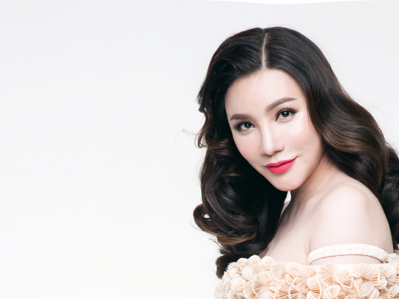 Ho Quynh Huong mo man 2015 voi liveshow hoanh trang hinh anh