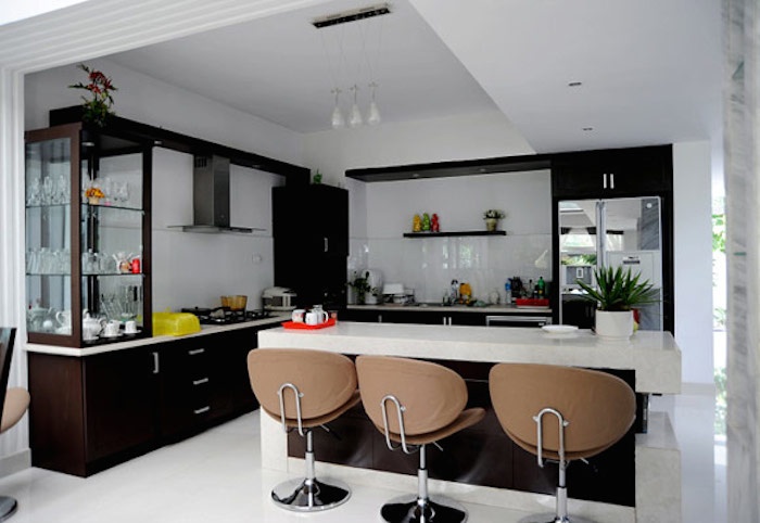 Căn bếp có những tiện nghi đắt tiền.