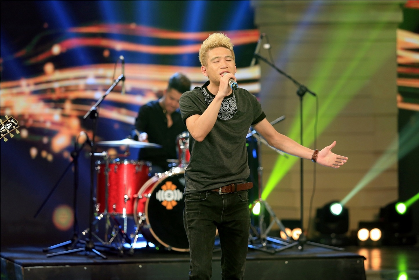 Nhom Ngu Cung duoc khen 'dien co y thuc' hinh anh