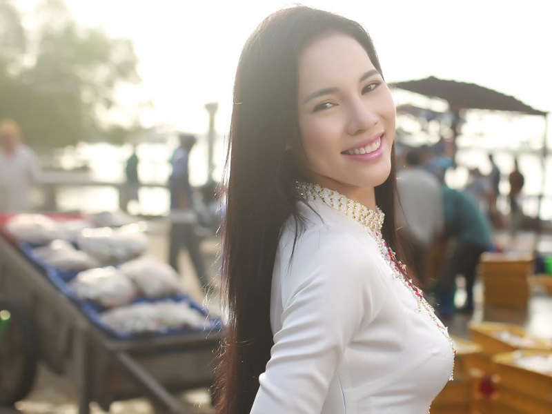 A khoi Le Quyen tinh khoi trong som mai hinh anh