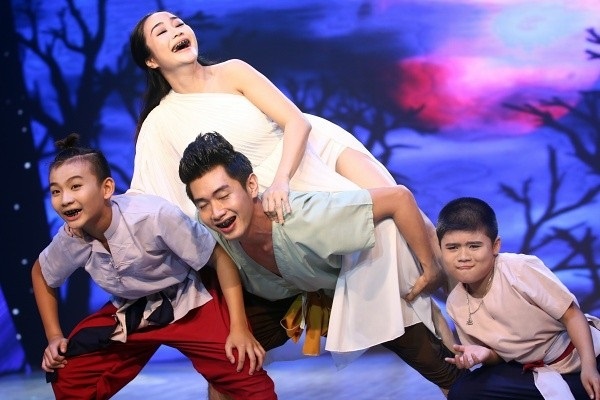 Đây là lần mang bầu thứ 3 của nữ diễn viên Ốc Thanh Vân. Cô xứng đáng là một trong những bà bầu dũng cảm và