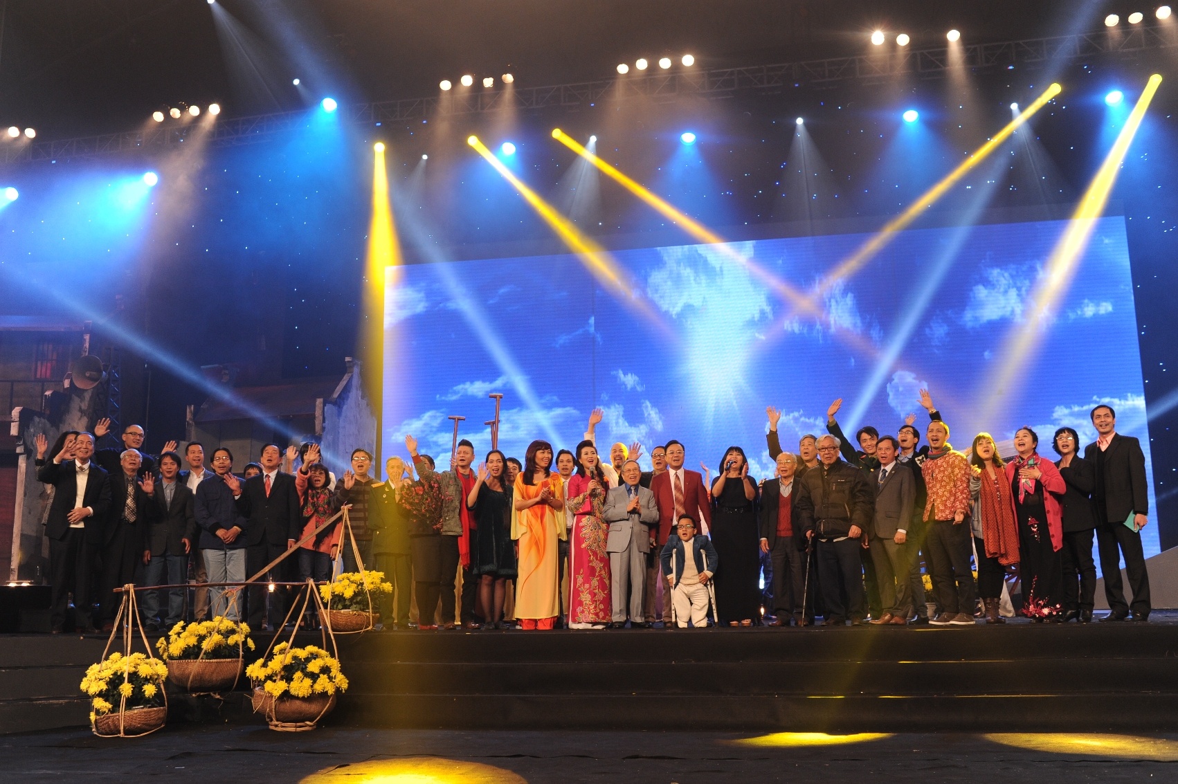 Sân khấu Gala Giai điệu tự hào được đầu tư công phu, hoành tráng. 