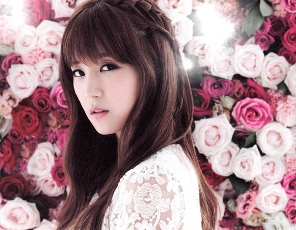 ChoRong đã thi tuyển trong cuộc thi tìm kiếm trainee cùng thời điểm với Dasom (Sistar) của JYP nhưng cô lại được công ty ACUBE nhận làm thực tập sinh sau một thời gian và sau đó đã trở thành trưởng nhóm của Apink.