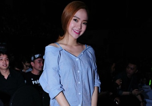 Sao Viet lien tuc mac loi an mac ruom ra, loe loet hinh anh