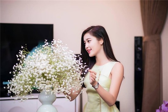 Á hậu Huyền My cũng được đánh giá là mỹ nữ đẹp toàn diện, với làn da trắng,  miệng cười duyên dáng, vóc dáng lý tưởng.