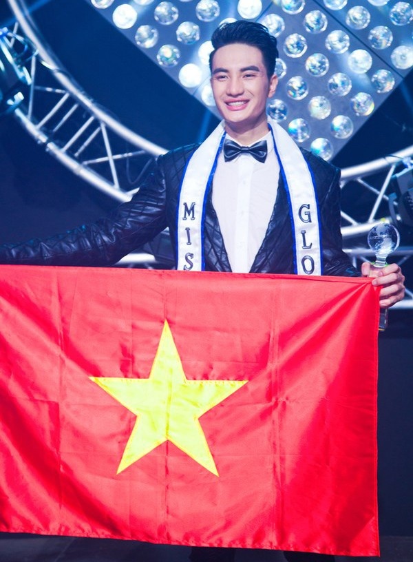 Nguyễn Văn Sơn đoạt ngôi Nam vương tại Mister Global 2015.