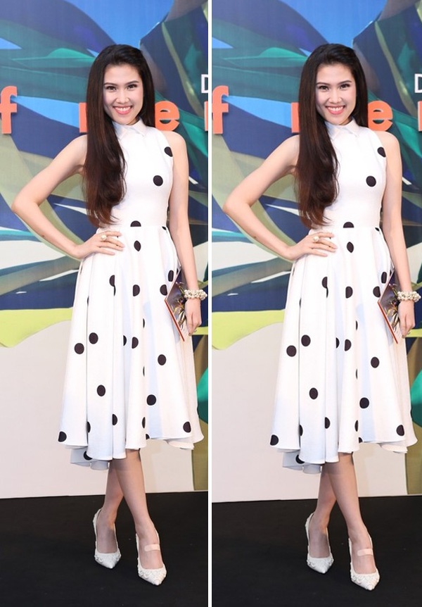 Siêu mẫu Thu Hằng toát lên vẻ đẹp của một tiểu thư đài các với chiếc váy trắng chấm bi đen to đi tham dự sự kiện.