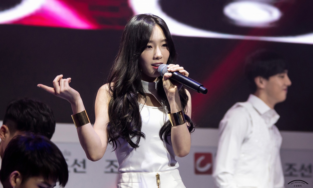 ... bởi nó giúp cho gương mặt trở nên dài và rạng rỡ hơn.