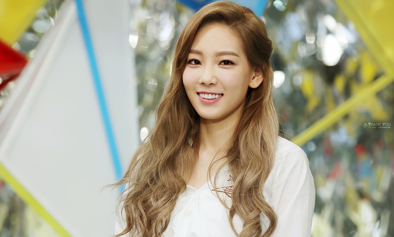 Taeyeon cực cuốn hút với kiểu tóc dài xoăn nhẹ nhàng.