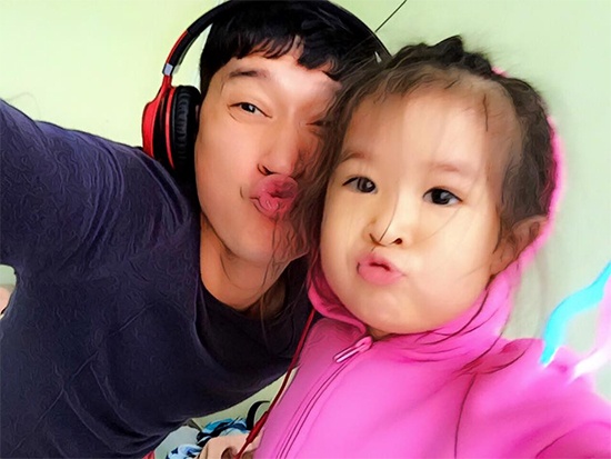 Nhung hinh anh hiem thay cua MC Huy Khanh hinh anh
