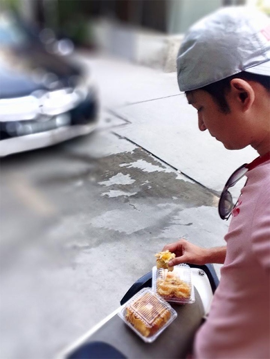 Món ăn của người vợ làm riêng cho Huy Khánh để anh mang theo mỗi khi đi quay.