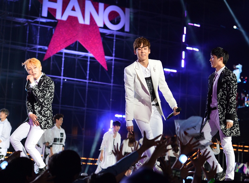 Sao Han the hien ban hit 'Yeu lai tu dau' hinh anh