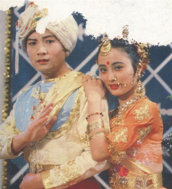 Trong phim, thầy trò Đường Tăng từng mê mẩn tiếng hát của Thỏ Ngọc qua ca khúc Khúc hát Thiên Trúc. Không quá ngạc nhiên khi ngoài đời, nữ diễn viên còn được biết đến với danh hiệu “Nữ hoàng của những ca khúc ngọt ngào” tại Trung Quốc.