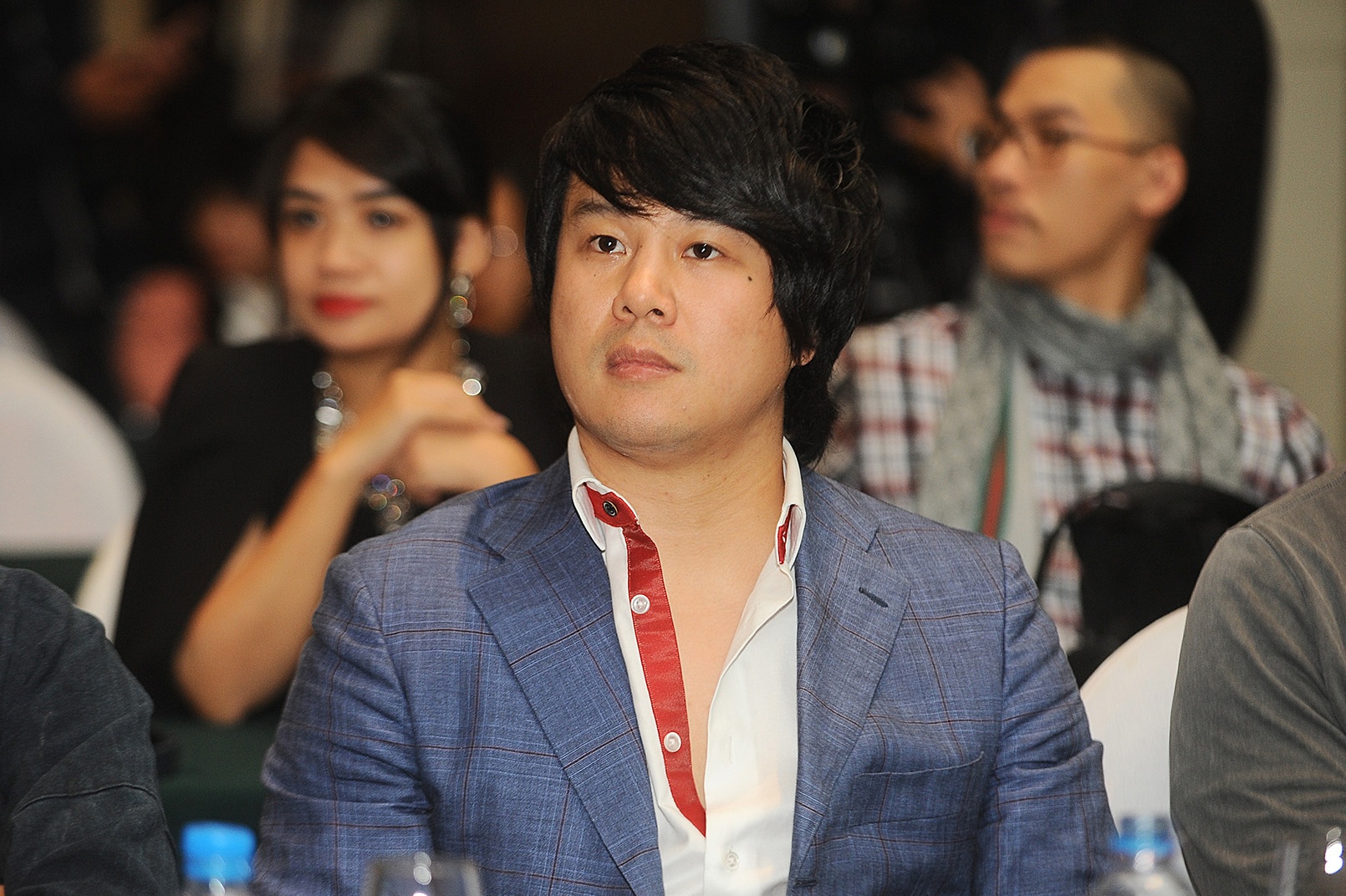 Thanh Bui hat tai buoi hop bao hinh anh