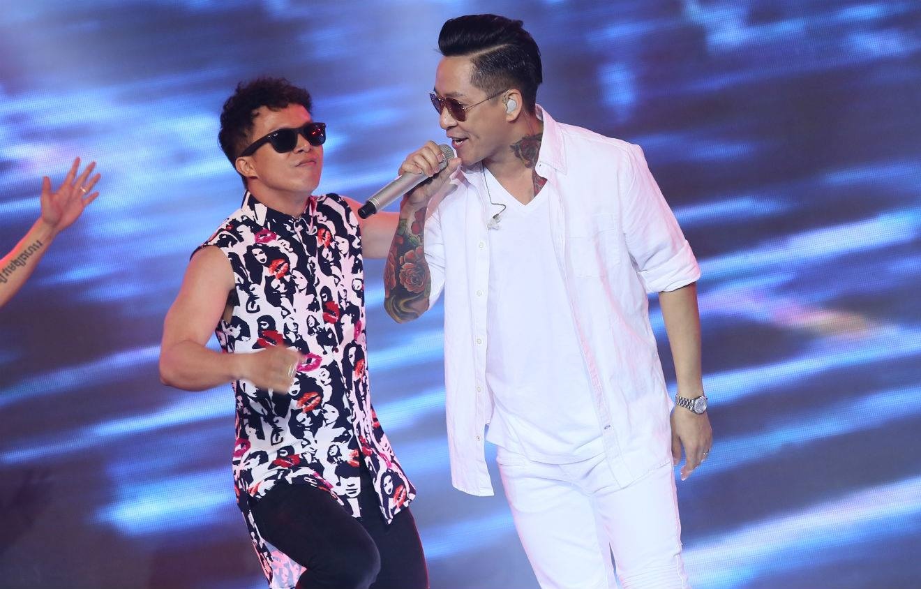 Tuan Hung khuay dong san khau hinh anh