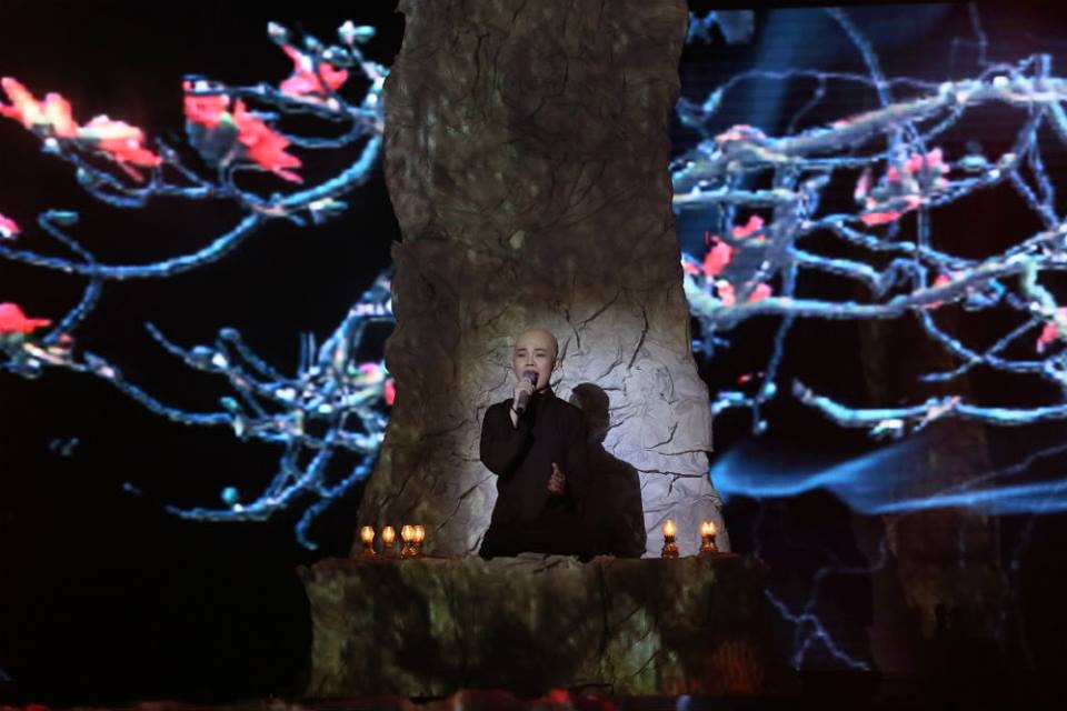 Giang Hong Ngoc hat 'Chi toi' hinh anh