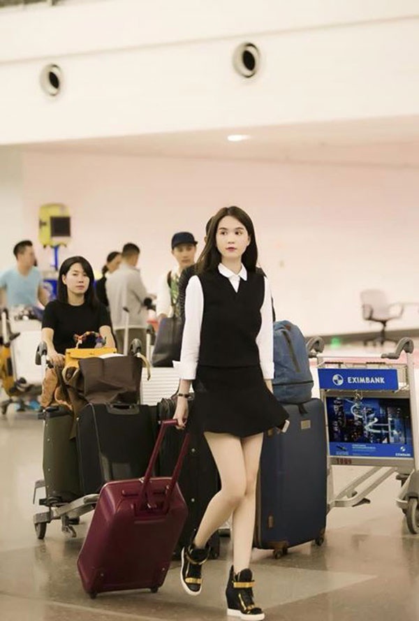 Ngọc Trinh tiếp tục