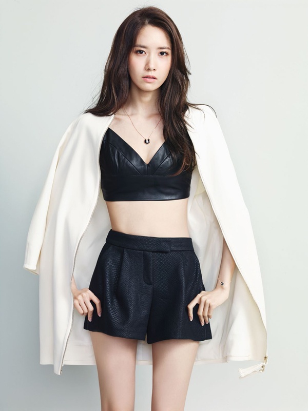 …thì YoonA cũng không chịu lép vế trong việc khoe dáng sexy cùng vẻ đẹp u buồn đầy sức cuốn hút.