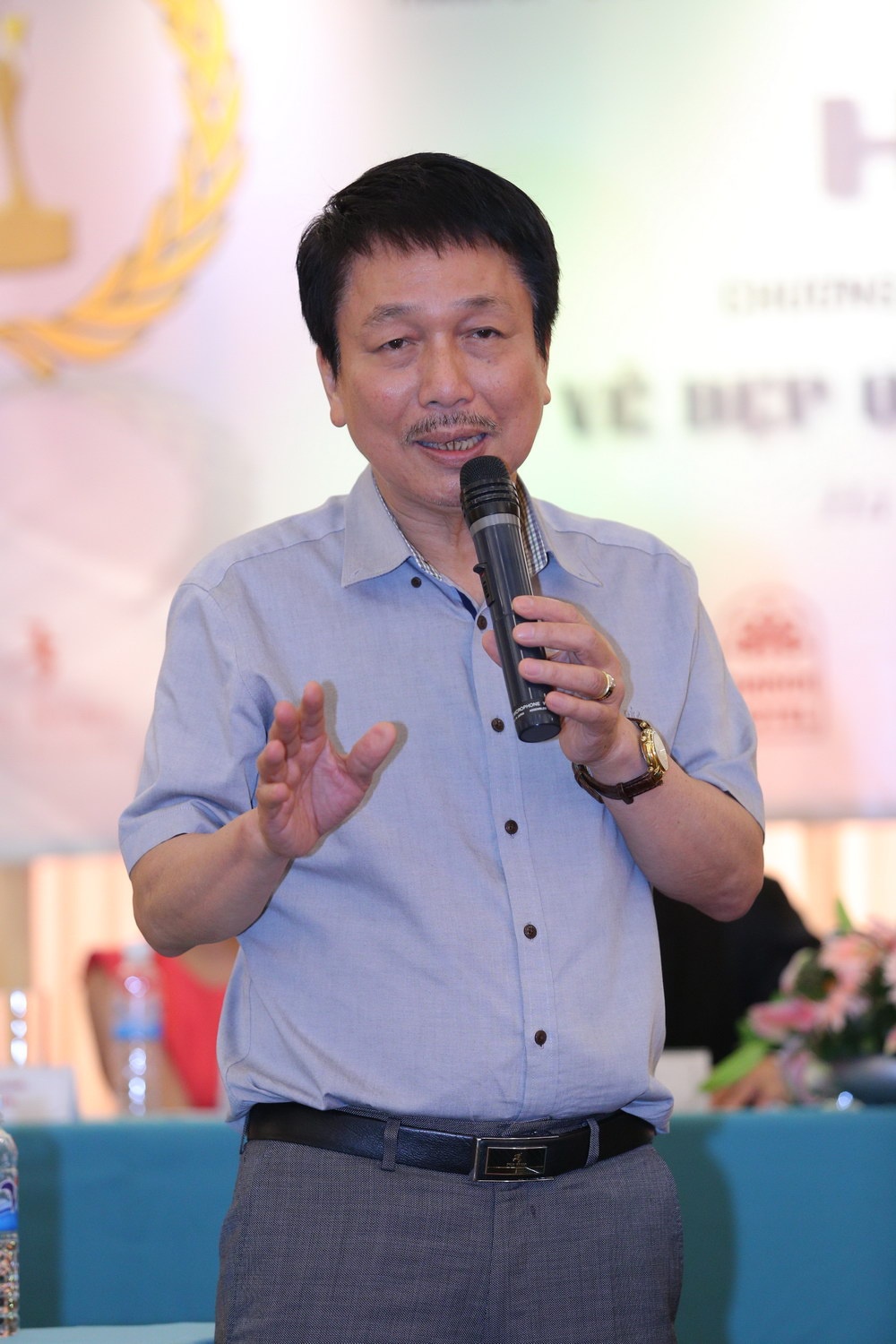 Nhạc sĩ Phú Quang phát biểu trong buổi họp báo ra mắt chương trình. 