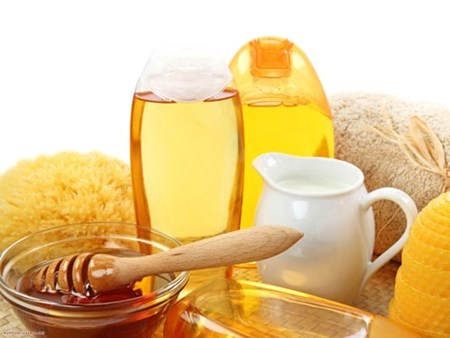 Mật ong ngày nay vẫn được coi là phương thuốc làm đẹp tự nhiên được đông đảo phụ nữ lựa chọn.