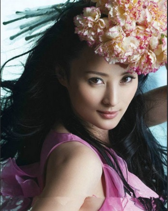 Thủy Linh tự nhận đẹp chẳng kém hoa.