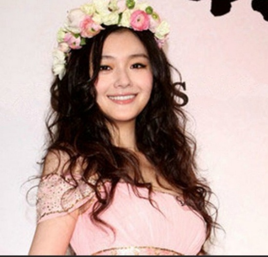 Đại S điệu đà đọ sắc với hoa.