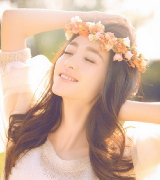 Thần thái thoát tục của người đẹp Vương Lệ Khôn.