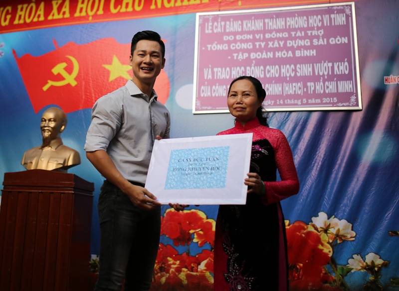 Tối ngày 15/05/2015 tại Trung tâm Văn hoá Thể thao huyện đảo Lý Sơn, Quảng Ngãi. Ca sĩ Đức Tuấn đã tổ chức một liveshow riêng phục vụ cho gần 1.000 cán bộ, chiến sĩ và người dân tại huyện đảo.