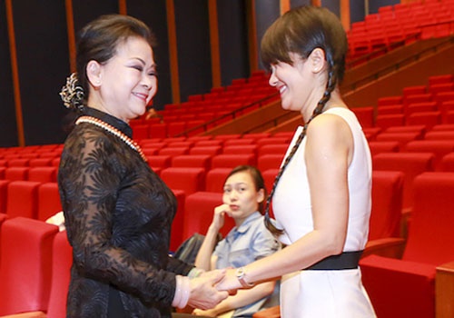 Hong Nhung tre trung nhu nu sinh o tuoi U50 hinh anh