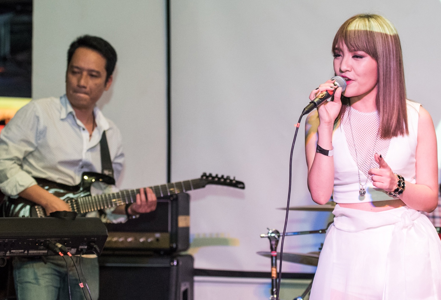 Nhat Thuy duoc nhac si Anh Quan thap tung sang Singapore hinh anh