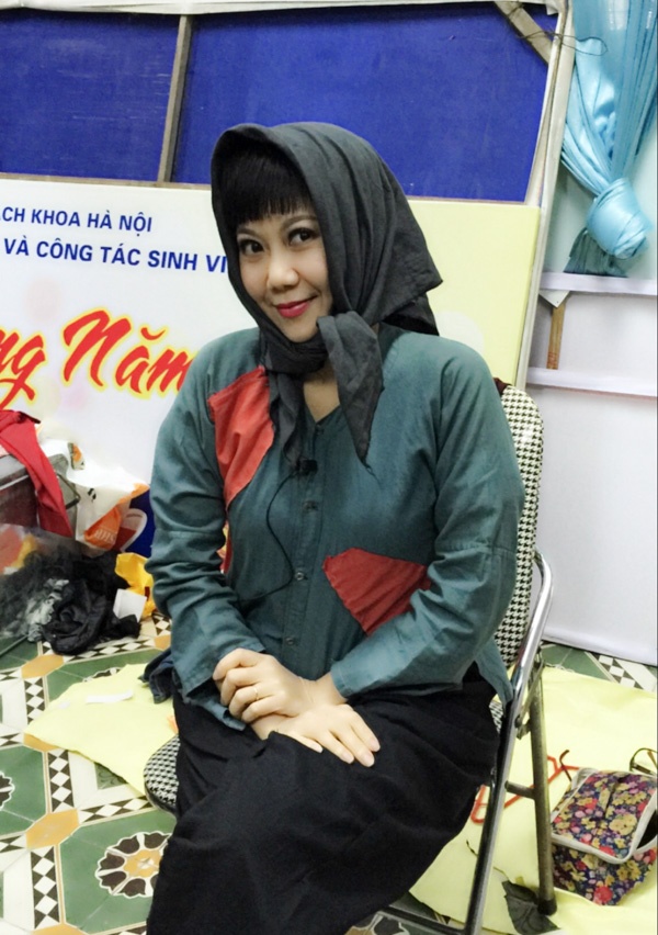 Nghệ sĩ Hương Tươi chọn Nhà hát Tuổi trẻ để đầu quân dù chỉ được nhận các vai phụ, chị cho biết mình muốn được tiếp xúc, học hỏi từ những