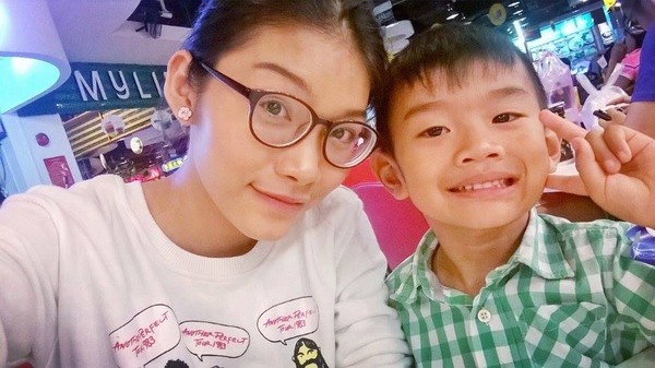 Con gái Thanh Tú và con trai của Kiều Chinh. 