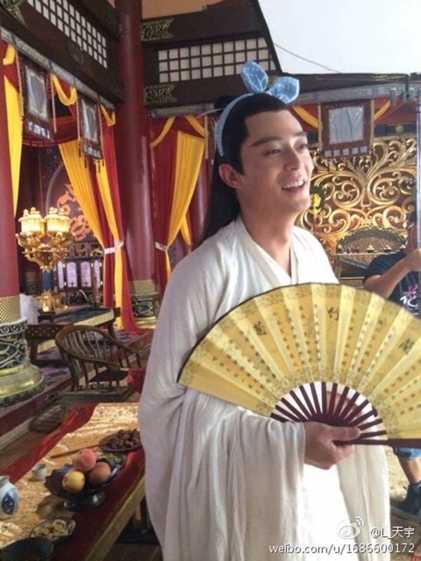 Khoảnh khắc yểu điệu của Hoắc Kiến Hoa.