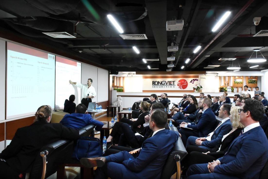 Chung khoan Rong Viet lai gap 12 lan cung ky hinh anh