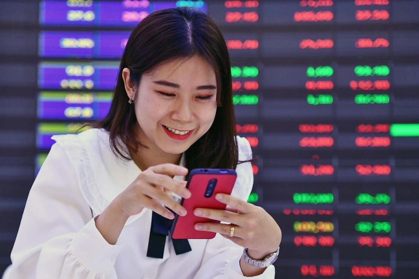 Tang manh ve cuoi phien, VN-Index lap dinh moi gan 1.457 diem hinh anh