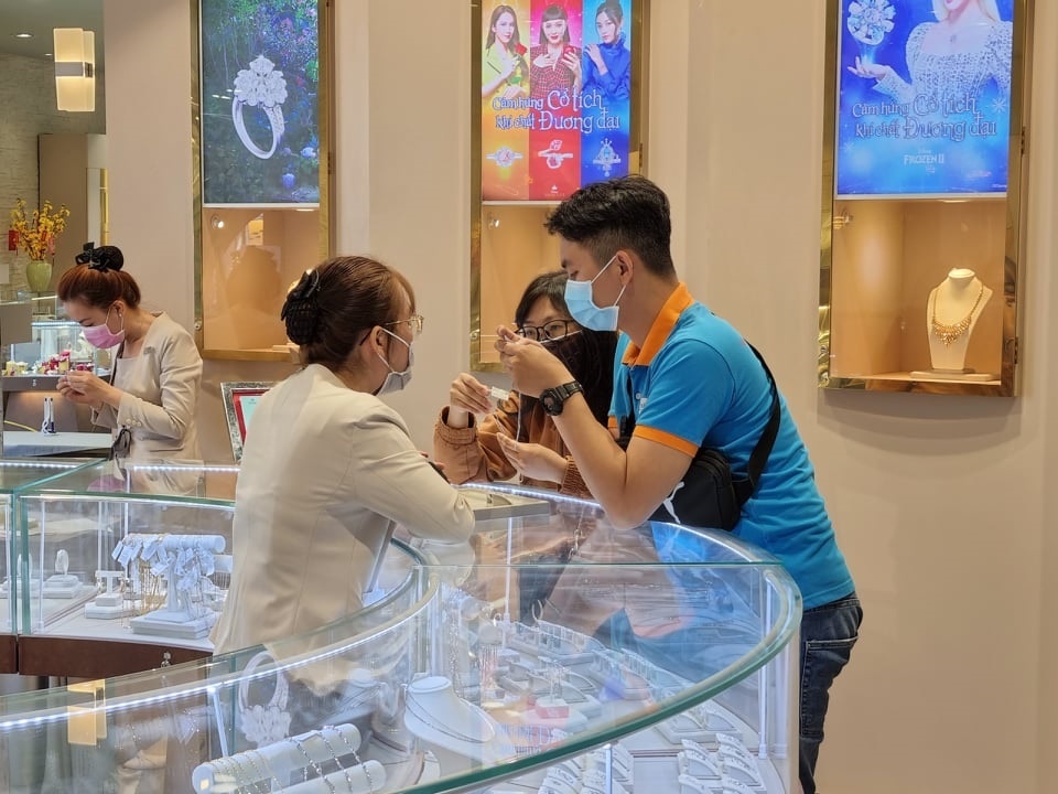 PNJ lai hon 4 ty dong moi ngay hinh anh