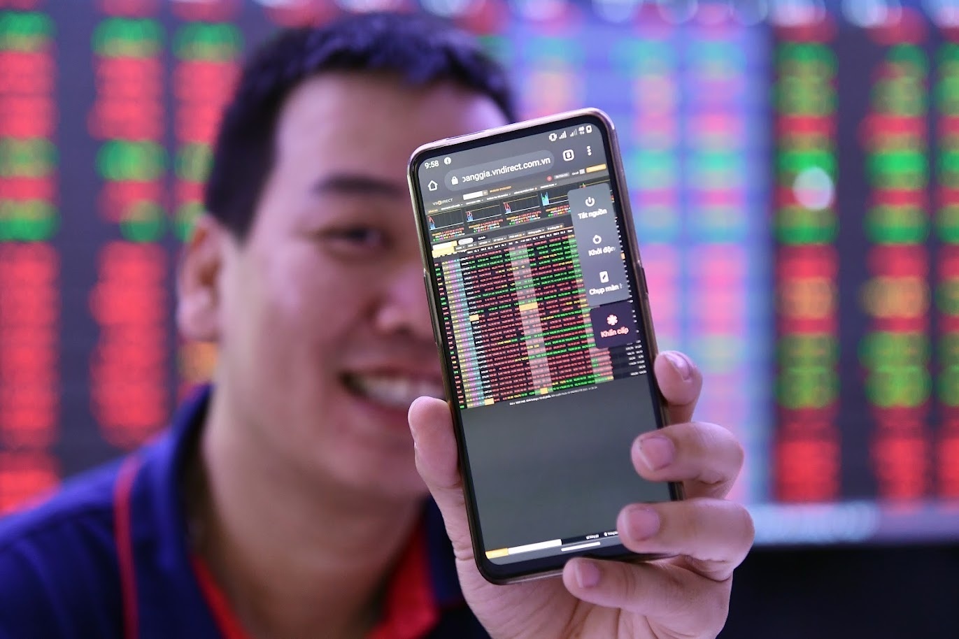 Chung khoan co phien ky luc hon 2 ty USD hinh anh