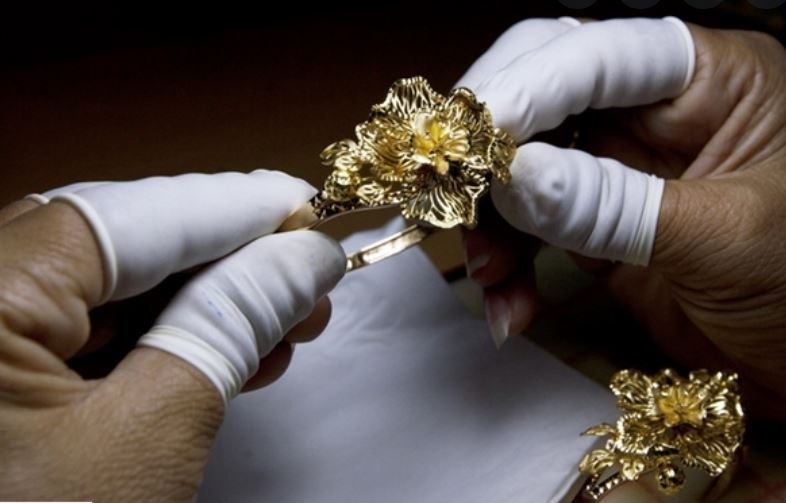 Vang PNJ thua lo khi hang loat cua hang dong cua hinh anh