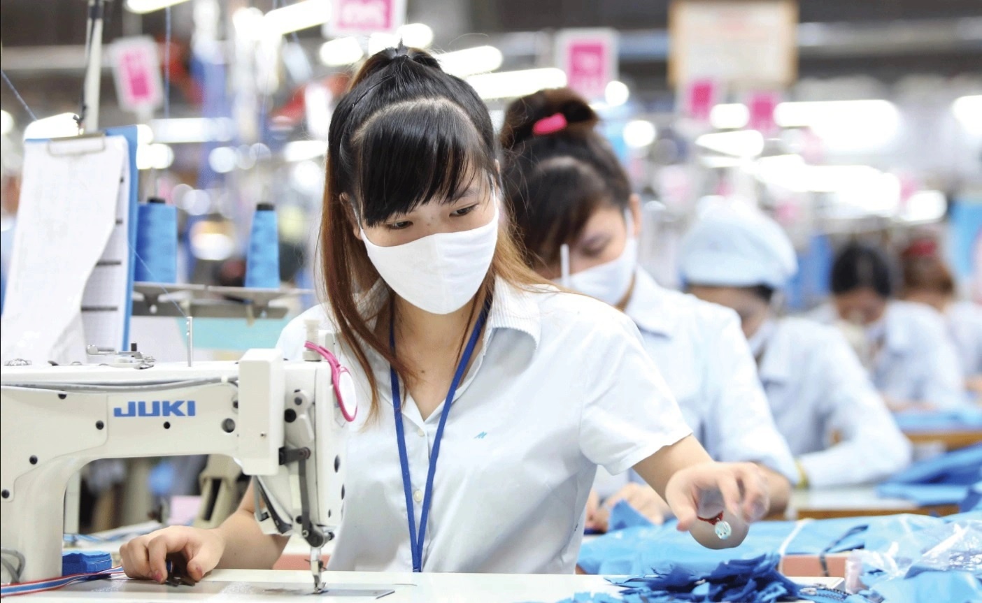 Khoang 1 trieu lao dong o TP.HCM va Binh Duong da tro lai lam viec hinh anh