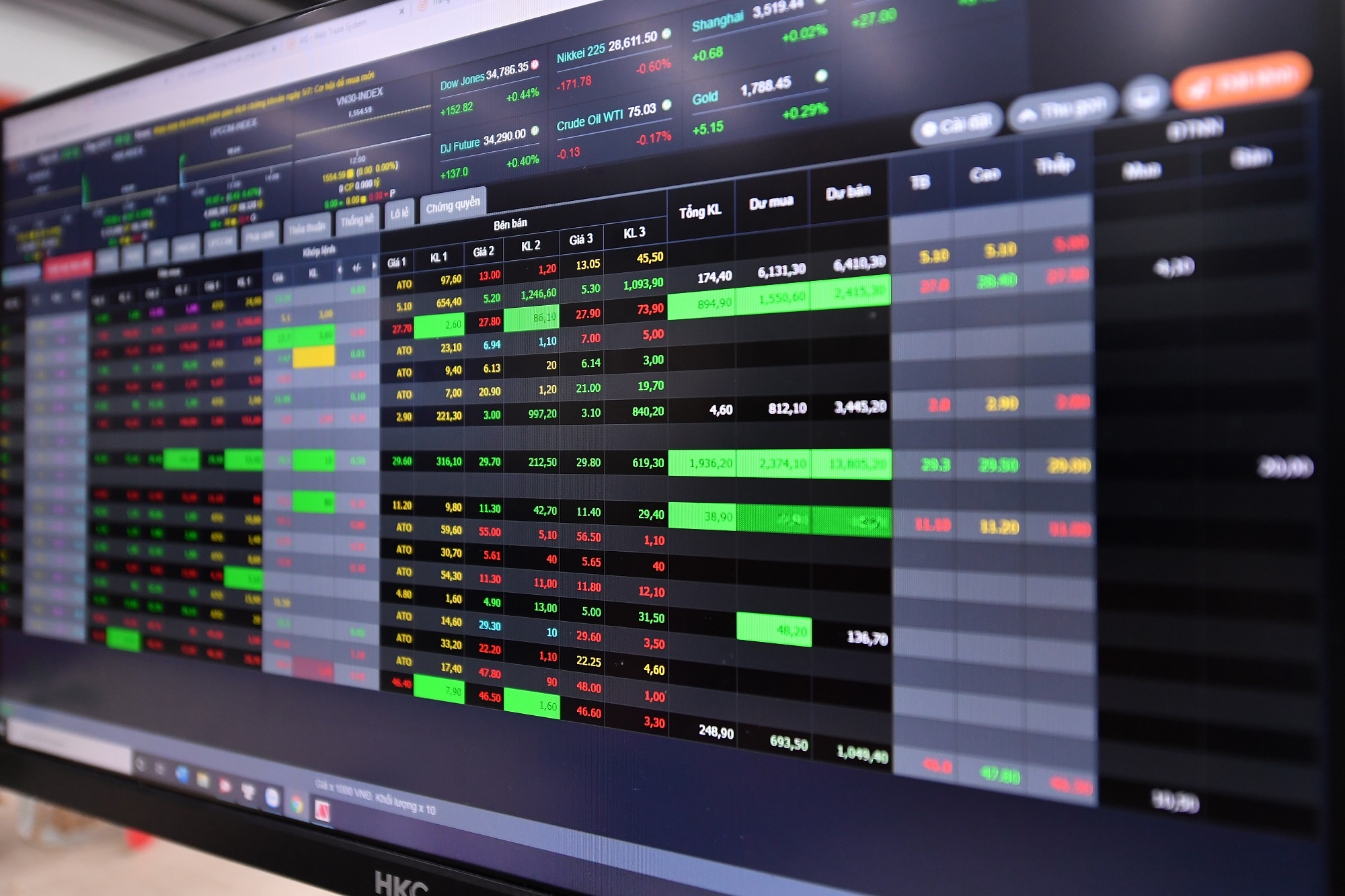 VIC tang tran, NVL va PDR van bi ban san hinh anh