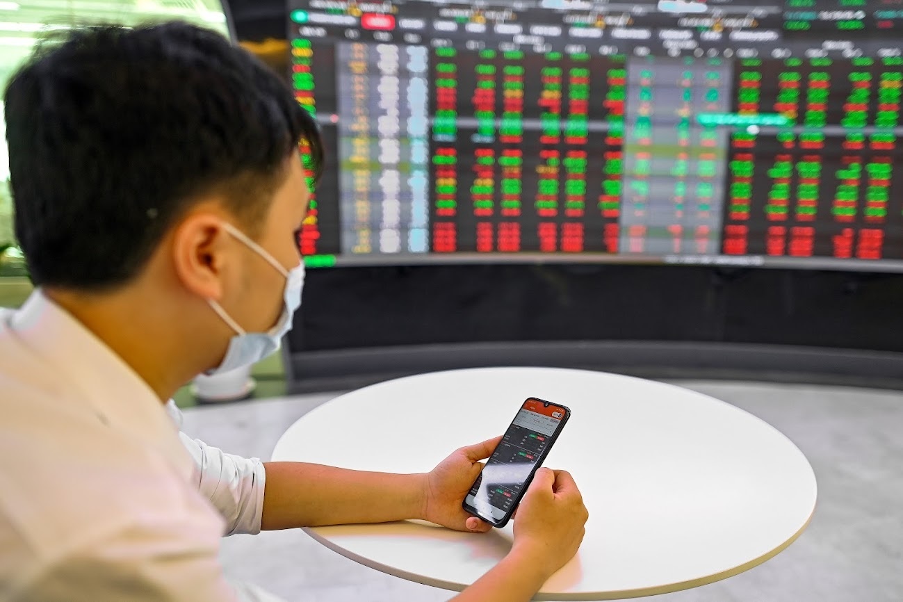 Chung khoan trong cho bao cao quy II hinh anh