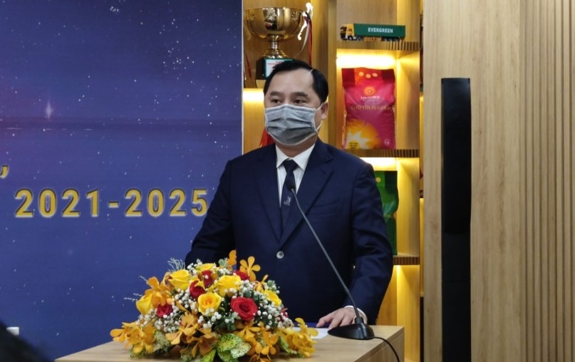 Louis Holdings mua chui hon 1 trieu co phieu TGG hinh anh